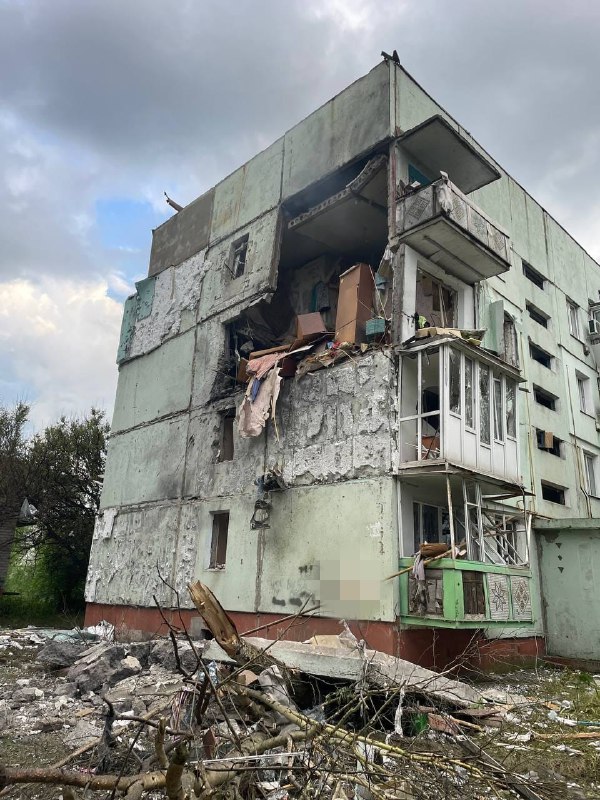 475 добу рашисти продовжують терор Запорізького краю
Ворог здійснив 85 обстрілів по 14 населеним пунктам 475 добу рашисти продовжують терор Запорізького краю
Ворог здійснив 85 обстрілів по 14 населеним пунктам