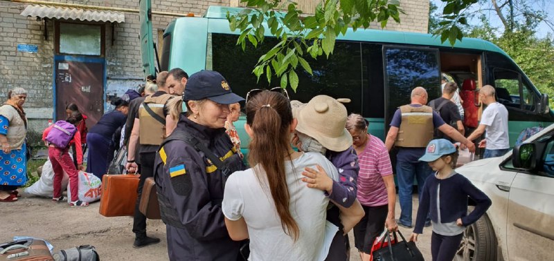 Донеччина: рятувальники продовжують надавати допомогу під час евакуації цивільного населення з населених пунктів Донеччина: рятувальники продовжують надавати допомогу під час евакуації цивільного населення з населених пунктів