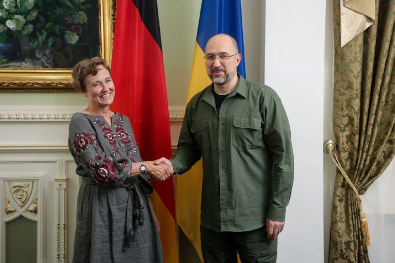 🇩🇪 Обговорив актуальні питання співпраці з пані послом Німеччини в Україні Анкою Фельдгузен. 🇩🇪 Обговорив актуальні питання співпраці з пані послом Німеччини в Україні Анкою Фельдгузен.