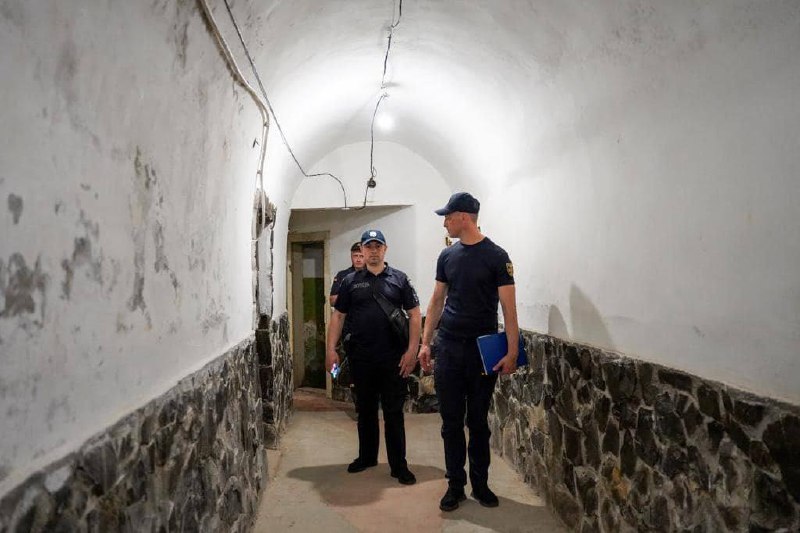 В Україні обстежено близько 63 тисячі укриттів. Зачиненими виявилися 9,3 %, непридатними до використання — 23,6 % від перевірених. В Україні обстежено близько 63 тисячі укриттів. Зачиненими виявилися 9,3 %, непридатними до використання — 23,6 % від перевірених.