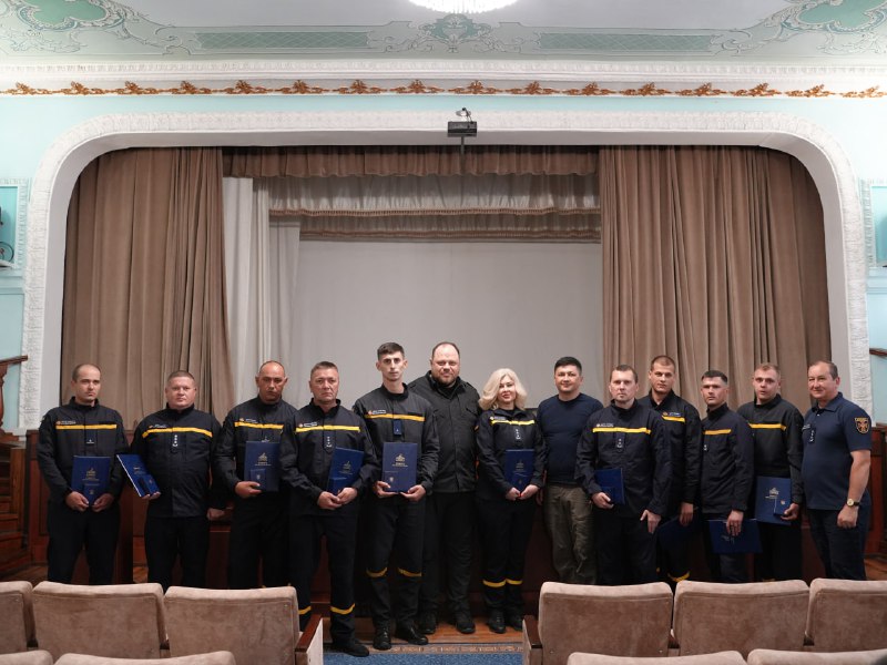 Рятувальники ДСНС отримали нагороди від Голови Верховної Ради України⤵️ Рятувальники ДСНС отримали нагороди від Голови Верховної Ради України⤵️