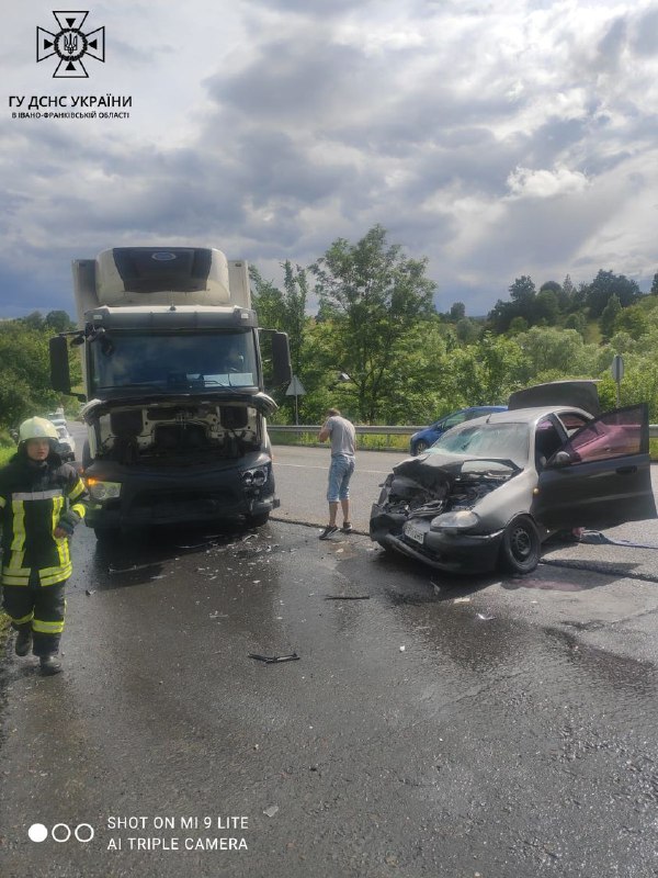 Івано-Франківщина: п’ятеро людей постраждали в ДТП, двоє з яких – діти⬇️ Івано-Франківщина: п’ятеро людей постраждали в ДТП, двоє з яких – діти⬇️