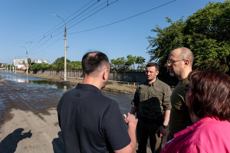 📍 Відвідали сьогодні Херсонщину. В обласному центрі ознайомилися зі станом ліквідації наслідків підриву Каховської ГЕС. 📍 Відвідали сьогодні Херсонщину. В обласному центрі ознайомилися зі станом ліквідації наслідків підриву Каховської ГЕС.