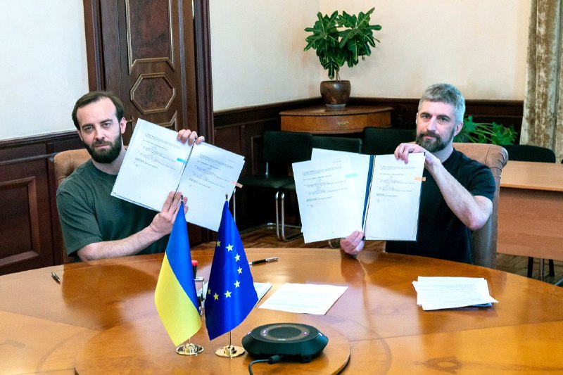 2⃣0⃣0⃣ млн євро☑
Таке фінансування отримає Укрзалізниця від ЄБРР у рамках проєкту «Надзвичайна підтримка української залізниці» 2⃣0⃣0⃣ млн євро☑
Таке фінансування отримає Укрзалізниця від ЄБРР у рамках проєкту «Надзвичайна підтримка української залізниці»