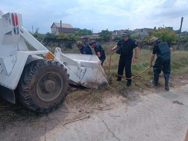Техніка від швейцарських партнерів нині залучена до ліквідації наслідків підриву Каховської ГЕС ⤵️ Техніка від швейцарських партнерів нині залучена до ліквідації наслідків підриву Каховської ГЕС ⤵️
