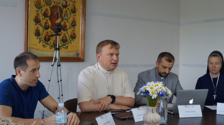 Церква дружня до&nbsp;дитини?&nbsp;&mdash; Обговорення за&nbsp;круглим столом