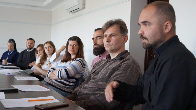 Церква дружня до&nbsp;дитини?&nbsp;&mdash; Обговорення за&nbsp;круглим столом