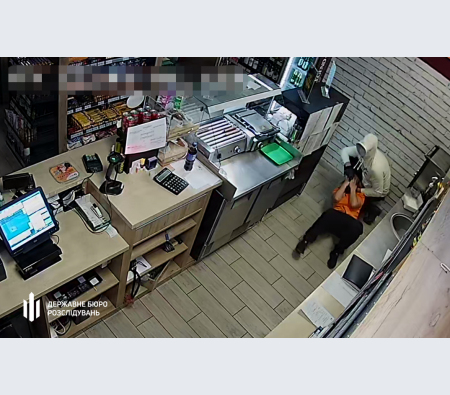 ДБР повідомило про підозру правоохоронцю, який пограбував працівницю АЗС в Одесі ДБР повідомило про підозру правоохоронцю, який пограбував працівницю АЗС в Одесі