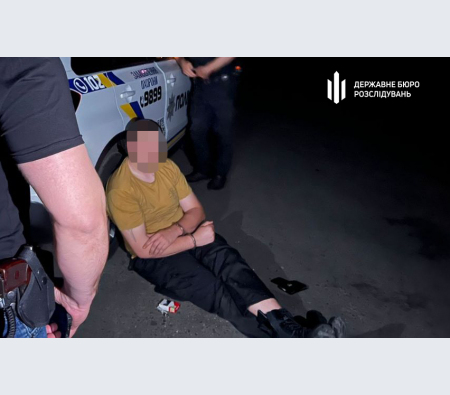 ДБР повідомило про підозру правоохоронцю, який пограбував працівницю АЗС в Одесі ДБР повідомило про підозру правоохоронцю, який пограбував працівницю АЗС в Одесі