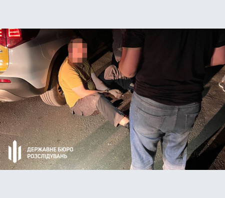 ДБР повідомило про підозру правоохоронцю, який пограбував працівницю АЗС в Одесі ДБР повідомило про підозру правоохоронцю, який пограбував працівницю АЗС в Одесі