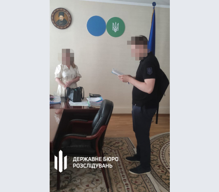 ДБР провело обшуки у керівниці одного з регіональних управлінь податкової, яка купляла елітну нерухомість у Києві та сплачувала податки до рф ДБР провело обшуки у керівниці одного з регіональних управлінь податкової, яка купляла елітну нерухомість у Києві та сплачувала податки до рф