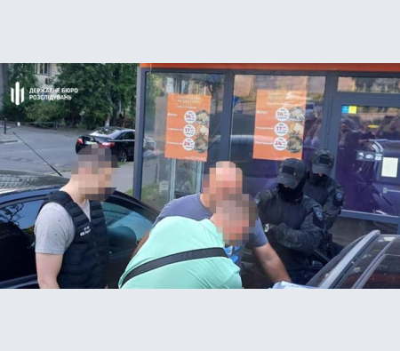 ДБР викрило правоохоронця та «приватного детектива» на продажі інформації з державних баз даних ДБР викрило правоохоронця та «приватного детектива» на продажі інформації з державних баз даних