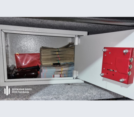 ДБР викрило запорізького полковника ДСНС, який наживався на війні ДБР викрило запорізького полковника ДСНС, який наживався на війні