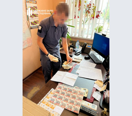 ДБР викрило запорізького полковника ДСНС, який наживався на війні ДБР викрило запорізького полковника ДСНС, який наживався на війні