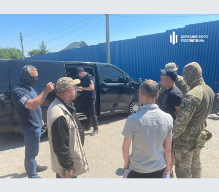 ДБР затримало керівництво Держпродспоживслужби Харківської області, які обкладали «даниною» місцевих підприємців ДБР затримало керівництво Держпродспоживслужби Харківської області, які обкладали «даниною» місцевих підприємців