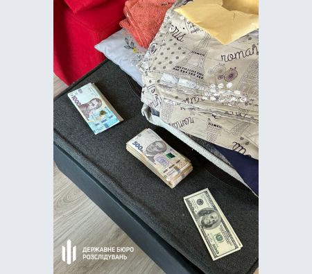 ДБР затримало керівництво Держпродспоживслужби Харківської області, які обкладали «даниною» місцевих підприємців ДБР затримало керівництво Держпродспоживслужби Харківської області, які обкладали «даниною» місцевих підприємців