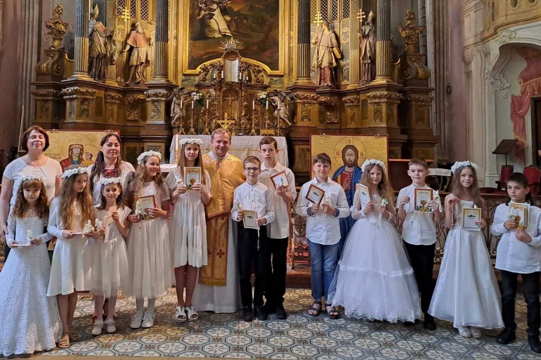 Діти української громади в&nbsp;Будапешті приступили до&nbsp;першої Сповіді і&nbsp;Причастя