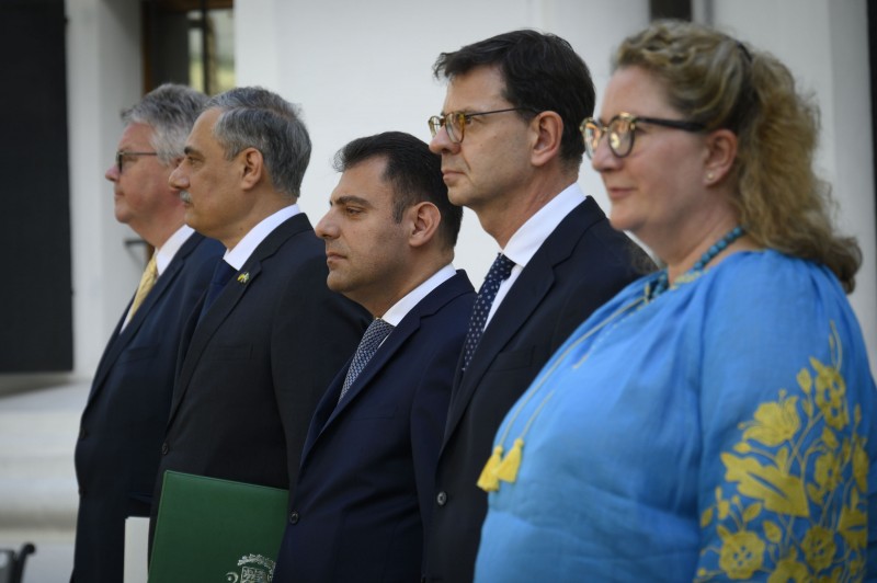 Глава держави прийняв вірчі грамоти у послів Норвегії, Швейцарії, Азербайджану, Пакистану та Ісландії Глава держави прийняв вірчі грамоти у послів Норвегії, Швейцарії, Азербайджану, Пакистану та Ісландії
