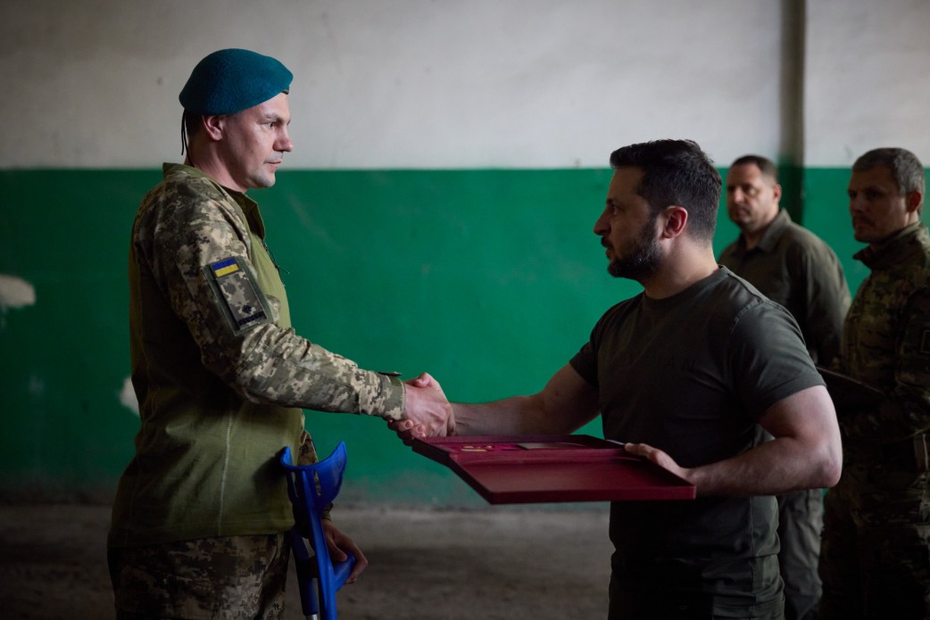 Глава держави відвідав передові позиції українських військ на Запоріжжі Глава держави відвідав передові позиції українських військ на Запоріжжі