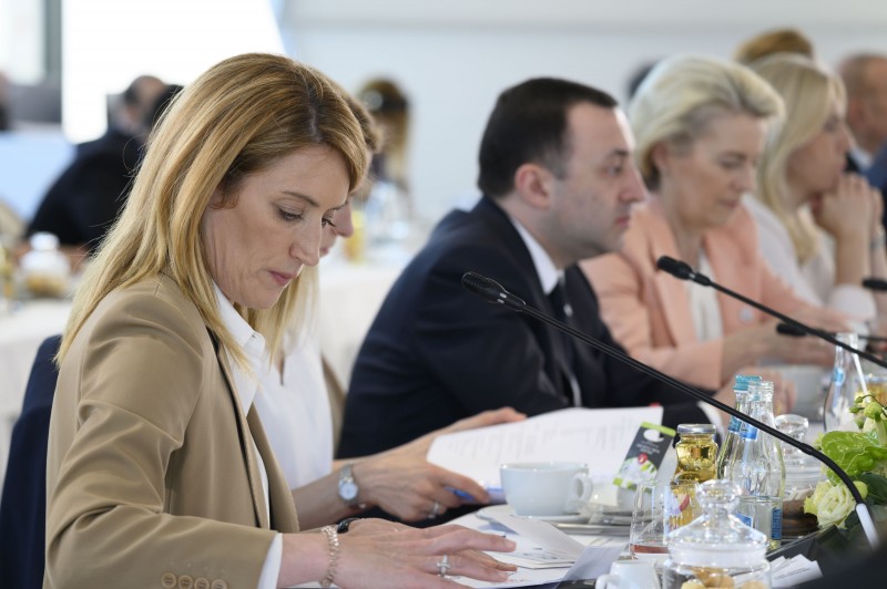 Кожен сумнів у Європі – це окоп, який обов’язково спробує зайняти Росія – виступ Президента України на другій зустрічі Європейської політичної спільноти Кожен сумнів у Європі – це окоп, який обов’язково спробує зайняти Росія – виступ Президента України на другій зустрічі Європейської політичної спільноти
