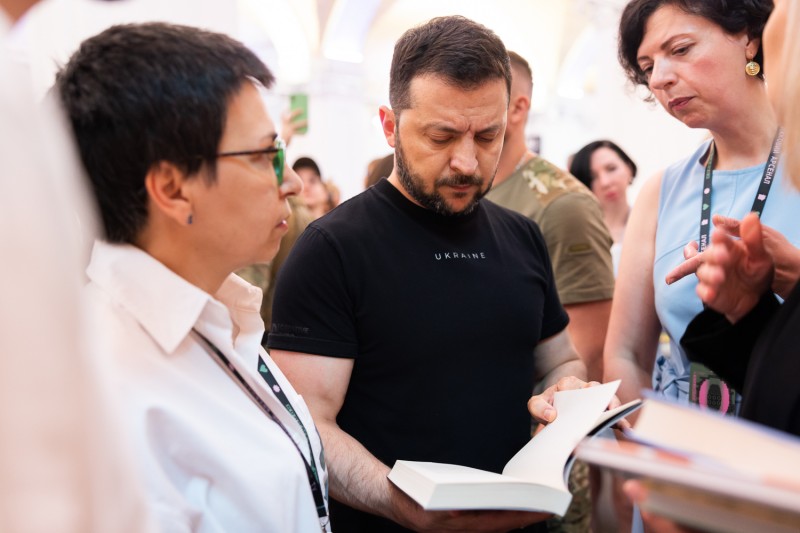 Президент і перша леді України відвідали XI Міжнародний фестиваль «Книжковий Арсенал» Президент і перша леді України відвідали XI Міжнародний фестиваль «Книжковий Арсенал»