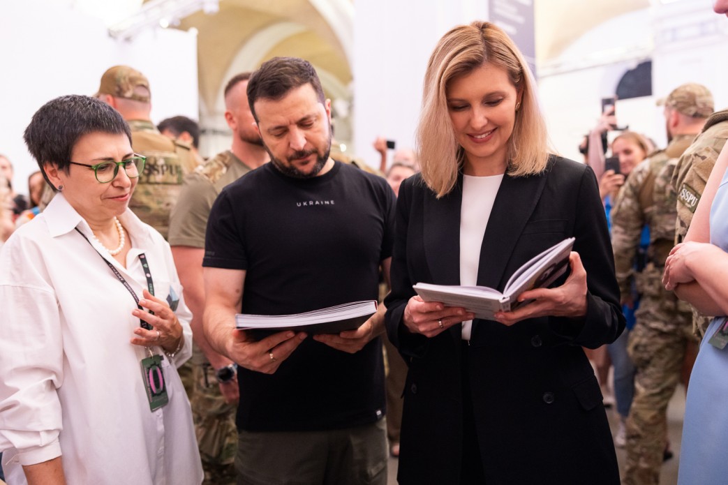 Президент і перша леді України відвідали XI Міжнародний фестиваль «Книжковий Арсенал» Президент і перша леді України відвідали XI Міжнародний фестиваль «Книжковий Арсенал»