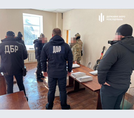 Схеми у воєнкоматах: ДБР викрило злочинну групу, що сприяла ухилянтам у Вінницькому центрі комплектування Схеми у воєнкоматах: ДБР викрило злочинну групу, що сприяла ухилянтам у Вінницькому центрі комплектування