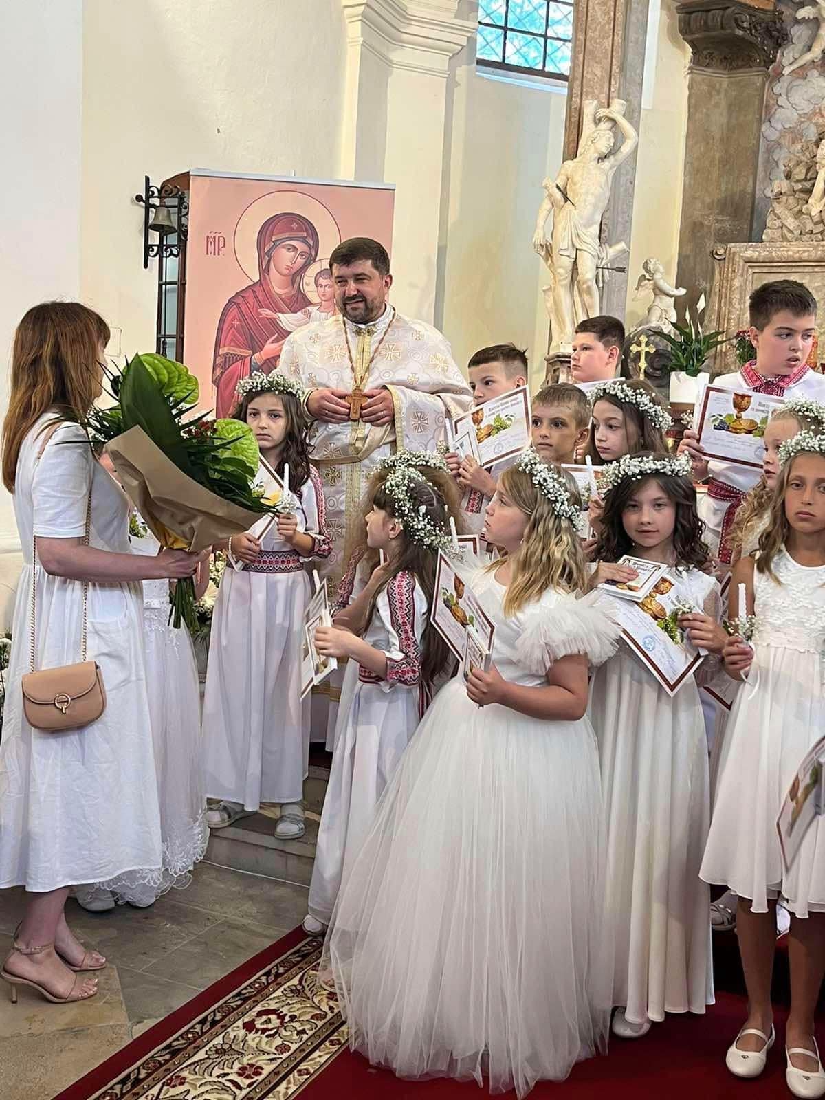 У Братиславі понад 20 українських дітей приступили до першої Сповіді й урочистого Причастя У Братиславі понад 20 українських дітей приступили до першої Сповіді й урочистого Причастя