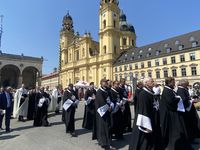 У Мюнхені українці взяли участь в урочистостях з нагоди дня Пресвятої Євхаристії У Мюнхені українці взяли участь в урочистостях з нагоди дня Пресвятої Євхаристії