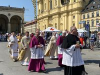 У Мюнхені українці взяли участь в урочистостях з нагоди дня Пресвятої Євхаристії У Мюнхені українці взяли участь в урочистостях з нагоди дня Пресвятої Євхаристії