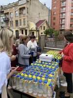 В Івано-Франківську провели акцію &laquo;Придбай воду&nbsp;&mdash; збережи Україну&raquo;