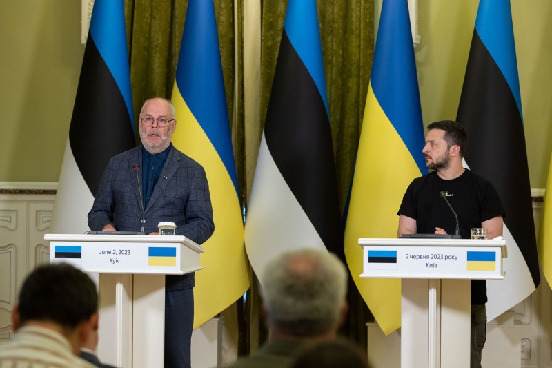 Володимир Зеленський за результатами переговорів з Аларом Карісом у Києві: Можемо разом підготувати більше потужних кроків на фронті Володимир Зеленський за результатами переговорів з Аларом Карісом у Києві: Можемо разом підготувати більше потужних кроків на фронті