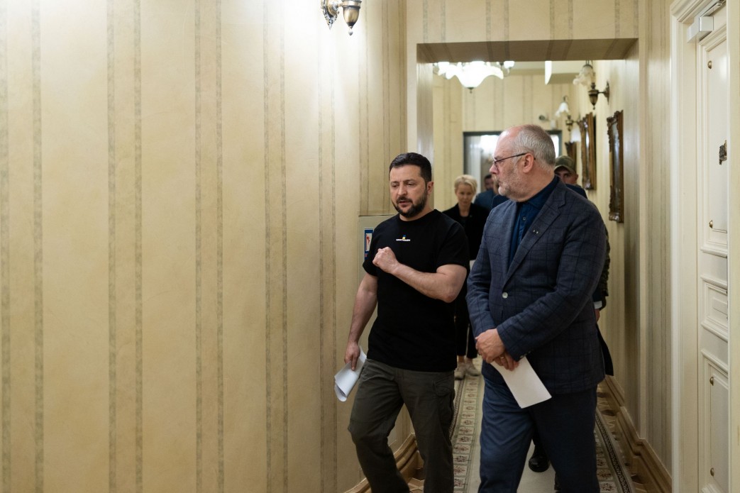 Володимир Зеленський за результатами переговорів з Аларом Карісом у Києві: Можемо разом підготувати більше потужних кроків на фронті Володимир Зеленський за результатами переговорів з Аларом Карісом у Києві: Можемо разом підготувати більше потужних кроків на фронті