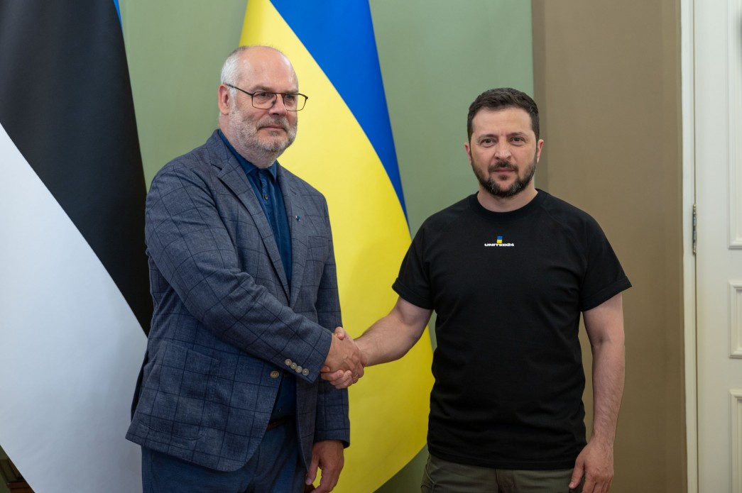 Володимир Зеленський за результатами переговорів з Аларом Карісом у Києві: Можемо разом підготувати більше потужних кроків на фронті Володимир Зеленський за результатами переговорів з Аларом Карісом у Києві: Можемо разом підготувати більше потужних кроків на фронті
