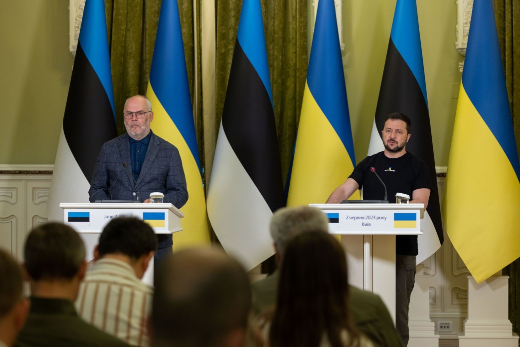 Володимир Зеленський за результатами переговорів з Аларом Карісом у Києві: Можемо разом підготувати більше потужних кроків на фронті Володимир Зеленський за результатами переговорів з Аларом Карісом у Києві: Можемо разом підготувати більше потужних кроків на фронті