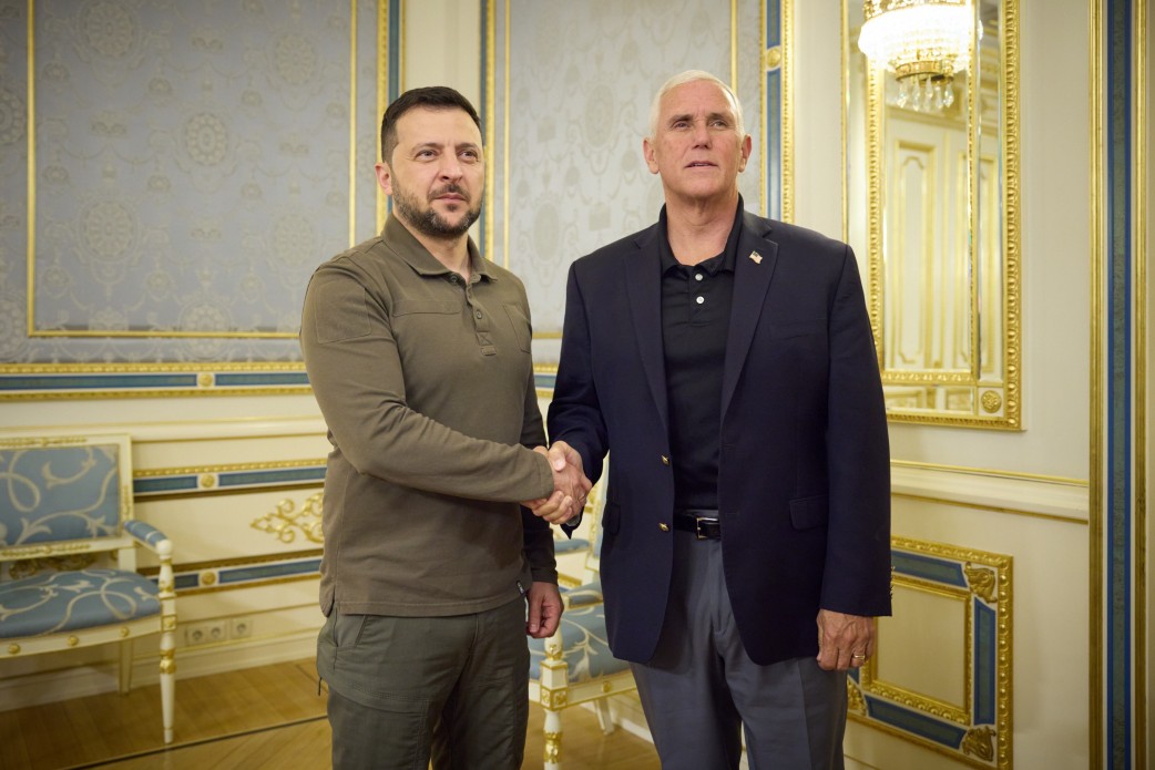 Володимир Зеленський зустрівся із 48-м віце-президентом США Майком Пенсом Володимир Зеленський зустрівся із 48-м віце-президентом США Майком Пенсом