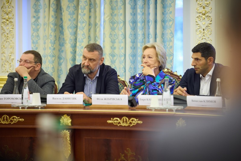 Володимир Зеленський зустрівся з представниками бізнесу Володимир Зеленський зустрівся з представниками бізнесу