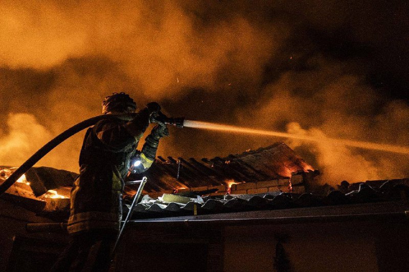 Херсонщина: 36 виїздів за добу, 11 з яких — на ліквідацію ворожих обстрілів💥 Саме у такому режимі працюють наші незламні рятувальники Херсонщина: 36 виїздів за добу, 11 з яких — на ліквідацію ворожих обстрілів💥 Саме у такому режимі працюють наші незламні рятувальники