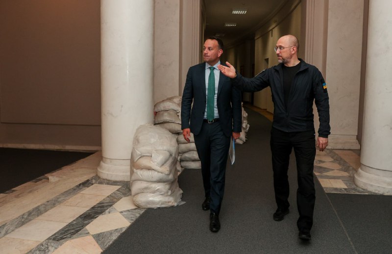 🇮🇪 Провели зустріч із Прем’єр-міністром Ірландії Лео Варадкаром.
Говорили, зокрема 🇮🇪 Провели зустріч із Прем’єр-міністром Ірландії Лео Варадкаром.
Говорили, зокрема