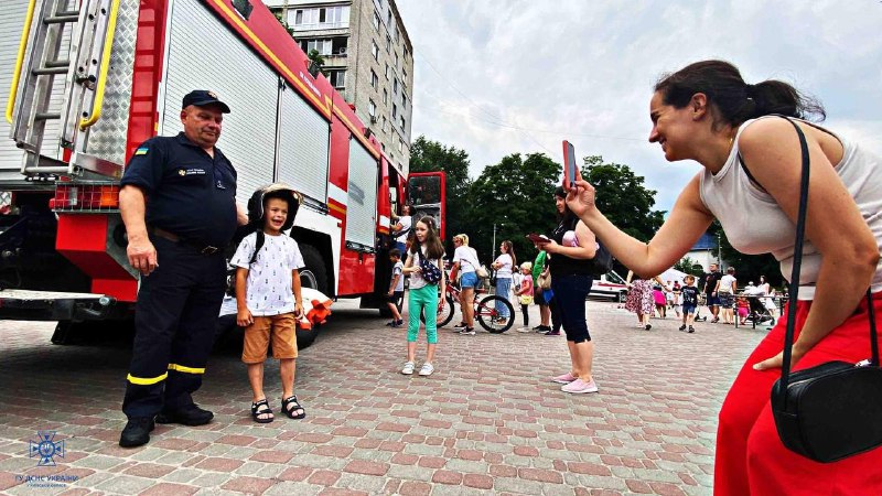 🧑🚒Рятувальники провели громадську акцію «Запобігти. Врятувати. Допомогти.» для дітлахів 🧑🚒Рятувальники провели громадську акцію «Запобігти. Врятувати. Допомогти.» для дітлахів