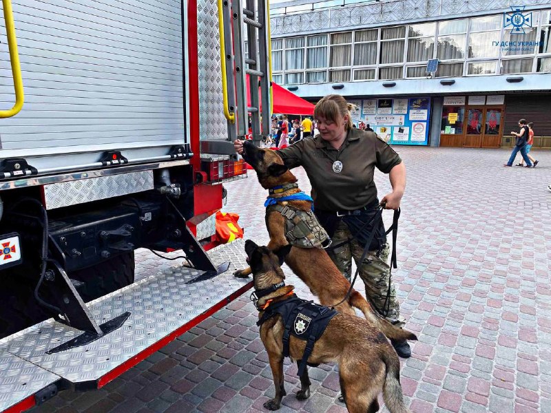 🧑🚒Рятувальники провели громадську акцію «Запобігти. Врятувати. Допомогти.» для дітлахів 🧑🚒Рятувальники провели громадську акцію «Запобігти. Врятувати. Допомогти.» для дітлахів