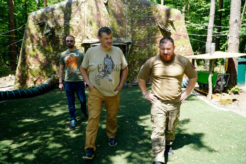 🤝 Сьогодні привітали воїнів Гвардії наступу - бійців Штурмовий полк НПУ «Сафарі» з Днем Національної поліції України 🤝 Сьогодні привітали воїнів Гвардії наступу - бійців Штурмовий полк НПУ «Сафарі» з Днем Національної поліції України