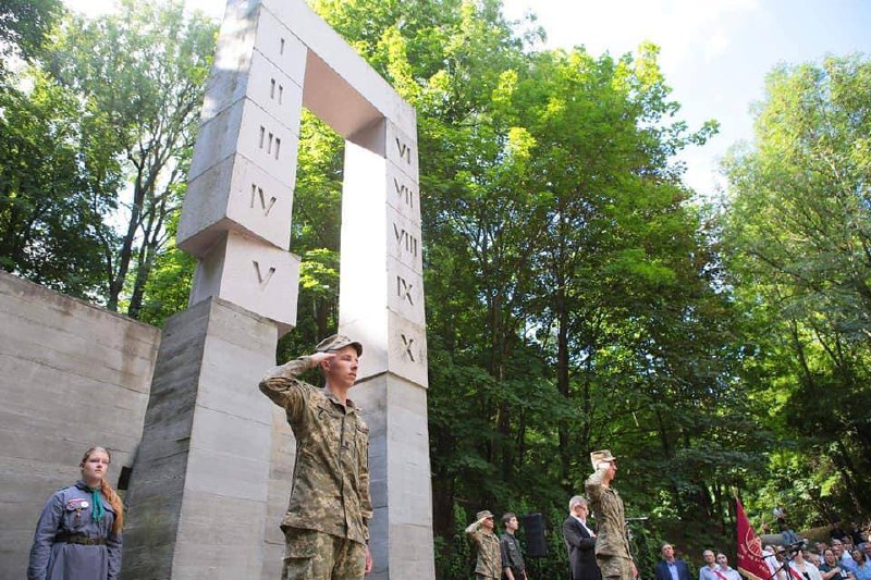 82 роки тому нацисти на Вулецьких пагорбах у Львові розстріляли близько пів сотні професорів та членів їхніх сімей 82 роки тому нацисти на Вулецьких пагорбах у Львові розстріляли близько пів сотні професорів та членів їхніх сімей