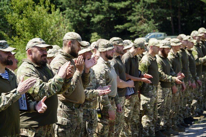 🤝 Сьогодні привітали воїнів Гвардії наступу - бійців Штурмовий полк НПУ «Сафарі» з Днем Національної поліції України 🤝 Сьогодні привітали воїнів Гвардії наступу - бійців Штурмовий полк НПУ «Сафарі» з Днем Національної поліції України