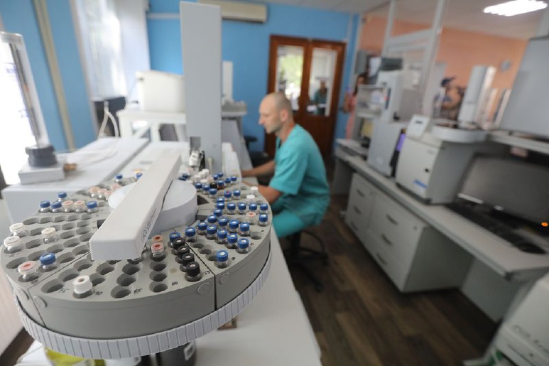 В Запорізькому науково-дослідному експертно-криміналістичному центрі МВС України разом з радником Посольства Швейцарії в Україні В Запорізькому науково-дослідному експертно-криміналістичному центрі МВС України разом з радником Посольства Швейцарії в Україні