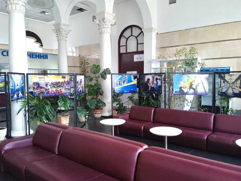 🏫 Мандрівна фотовиставка, вперше представлена в Ужгороді в день запуску Поїзда Єднання за маршрутом Ужгород — Словʼянськ — Краматорськ 🏫 Мандрівна фотовиставка, вперше представлена в Ужгороді в день запуску Поїзда Єднання за маршрутом Ужгород — Словʼянськ — Краматорськ