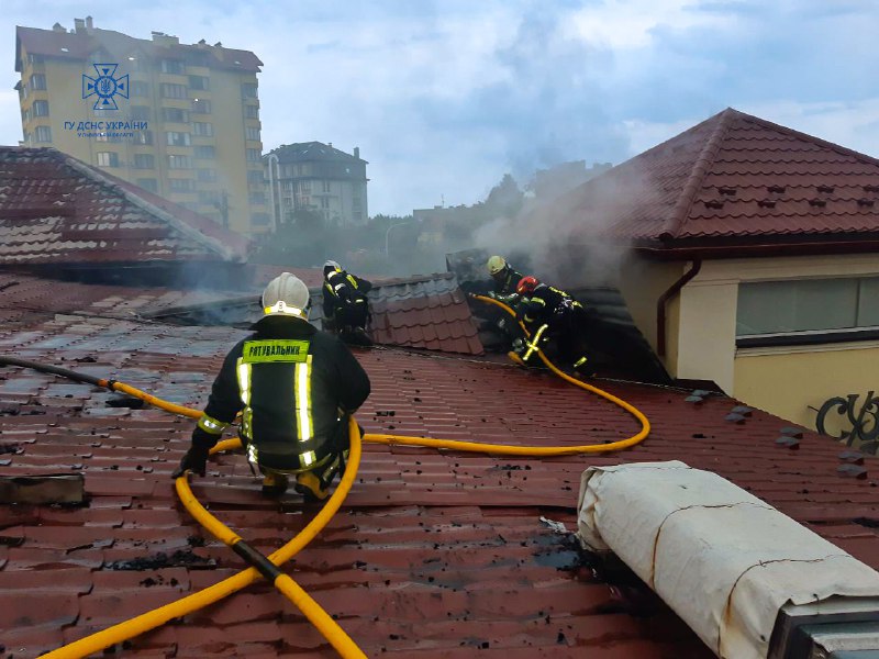 UPD: О 21:45 пожежу ліквідовано.
Львівщина: О 21:10 пожежу у готелі в м. Трускавець локалізовано в складі 10 ланок газодимозахисної служби. UPD: О 21:45 пожежу ліквідовано.
Львівщина: О 21:10 пожежу у готелі в м. Трускавець локалізовано в складі 10 ланок газодимозахисної служби.