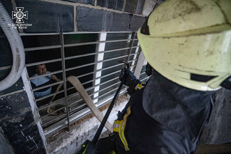 ❗️Врятовано 6 людей: у Києві рятувальники ліквідовують наслідки негоди ⛈ ❗️Врятовано 6 людей: у Києві рятувальники ліквідовують наслідки негоди ⛈