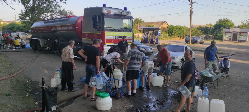 Дніпропетровщина: рятувальники продовжують здійснювати підвіз води для населення м Дніпропетровщина: рятувальники продовжують здійснювати підвіз води для населення м