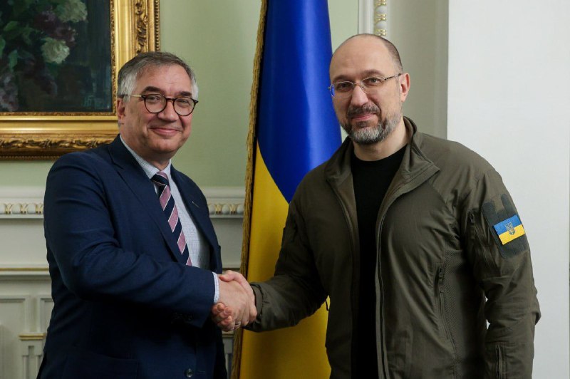 Бізнес є рушієм відновлення і зростання України. Його всебічна підтримка – один із пріоритетів роботи Уряду. Бізнес є рушієм відновлення і зростання України. Його всебічна підтримка – один із пріоритетів роботи Уряду.